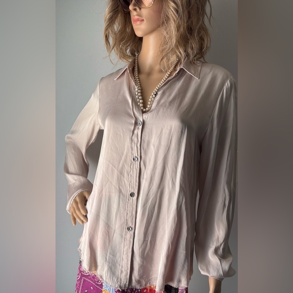 Fifteen Twenty Elegant Women's Cream Button-Up Blouse Distressed Detail bottom